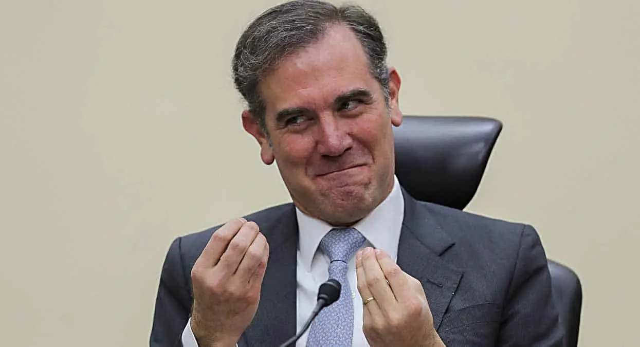 INE revela cuánto recibirá su presidente al dejar el cargo