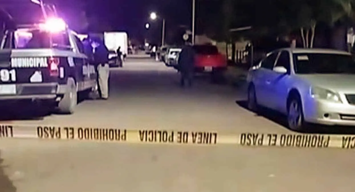 Atacan a balazos a dos hombres en Los Héroes