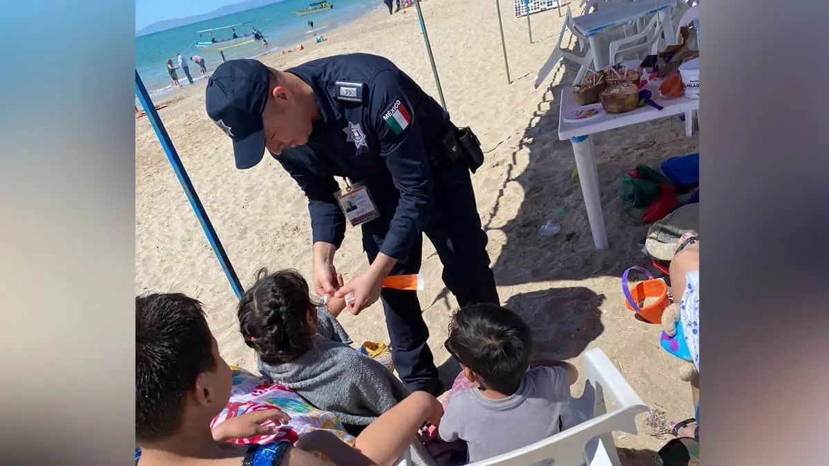 Gran afluencia por puente en Bahía de Kino