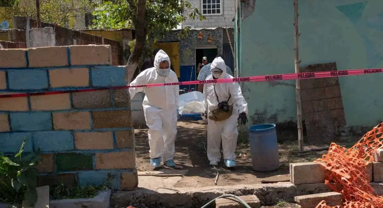 Compañeros de obra asesinan a Angélica María