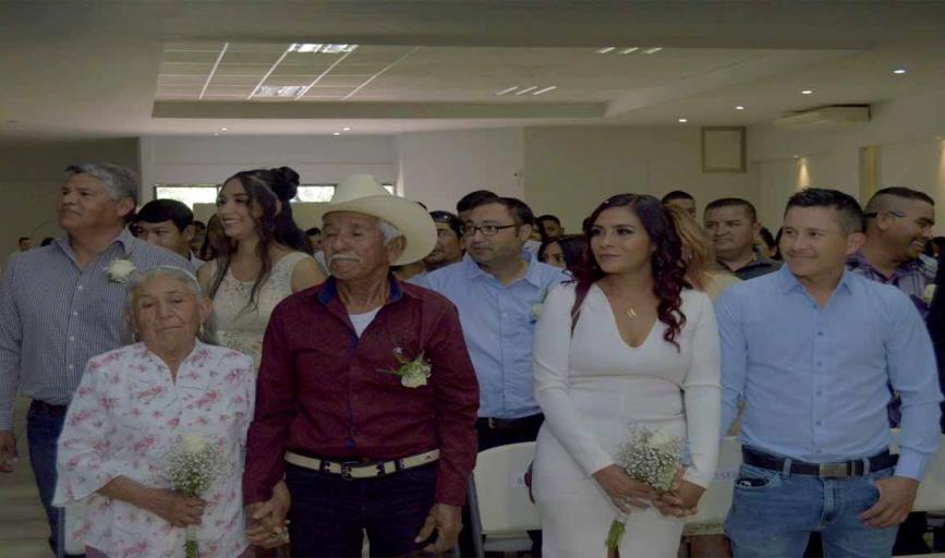 Aprovechan  y se casan gratis más de cien parejas en Navojoa