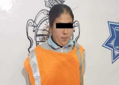 Madre arroja parrilla caliente a su hijo porque quiso esperar a su papá para cenar