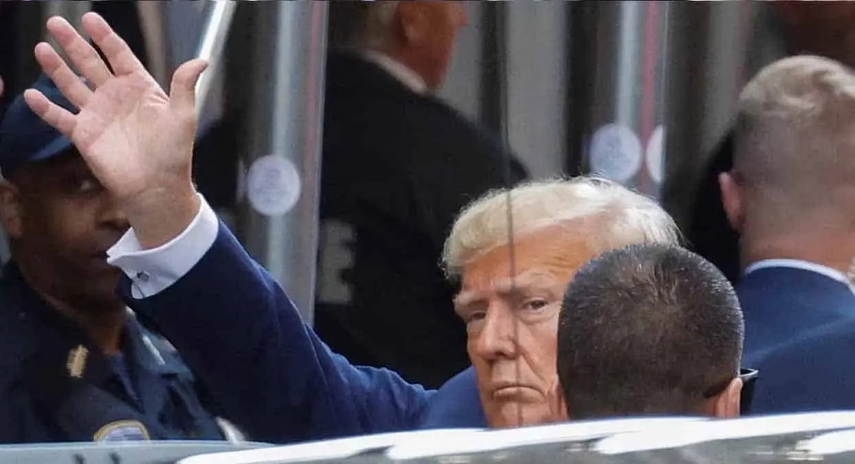 Arrestan a Donald Trump en Nueva York