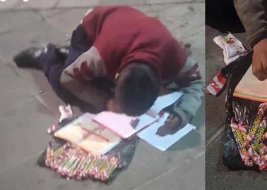 Video. Hace su tarea en la calle mientras vende dulce
