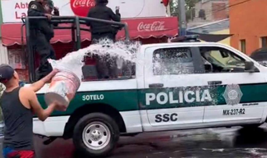 VIDEO. Mojan a policías de CDMX por Sábado de Gloria; así fue su reacción