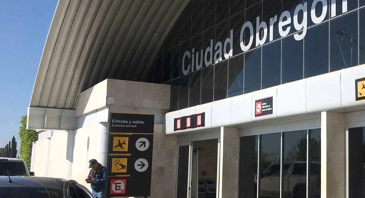 Falta de aerolíneas encarece 100% precio de vuelos