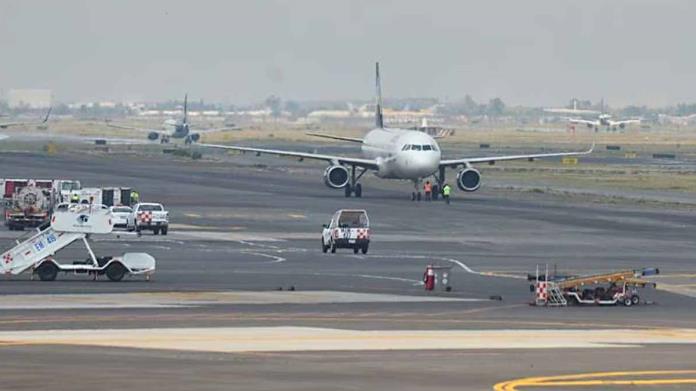 Chocan aviones en el Aeropuerto de la Ciudad de México