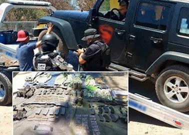 Localizan armas y equipo táctico en camioneta robada