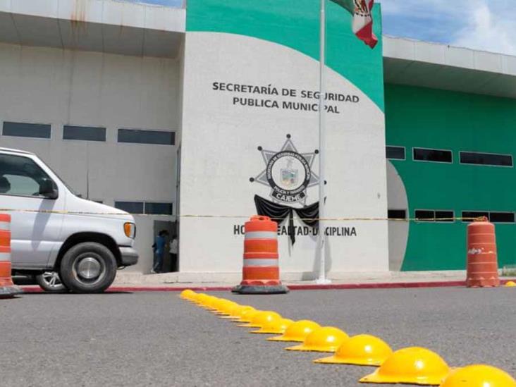 Instalan topes frente a Jefatura de Policía Instalan topes frente a Jefatura de Policía
