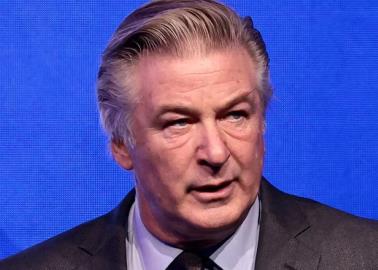 Retiran cargos en contra de Alec Baldwin por disparo mortal en rodaje de Rust