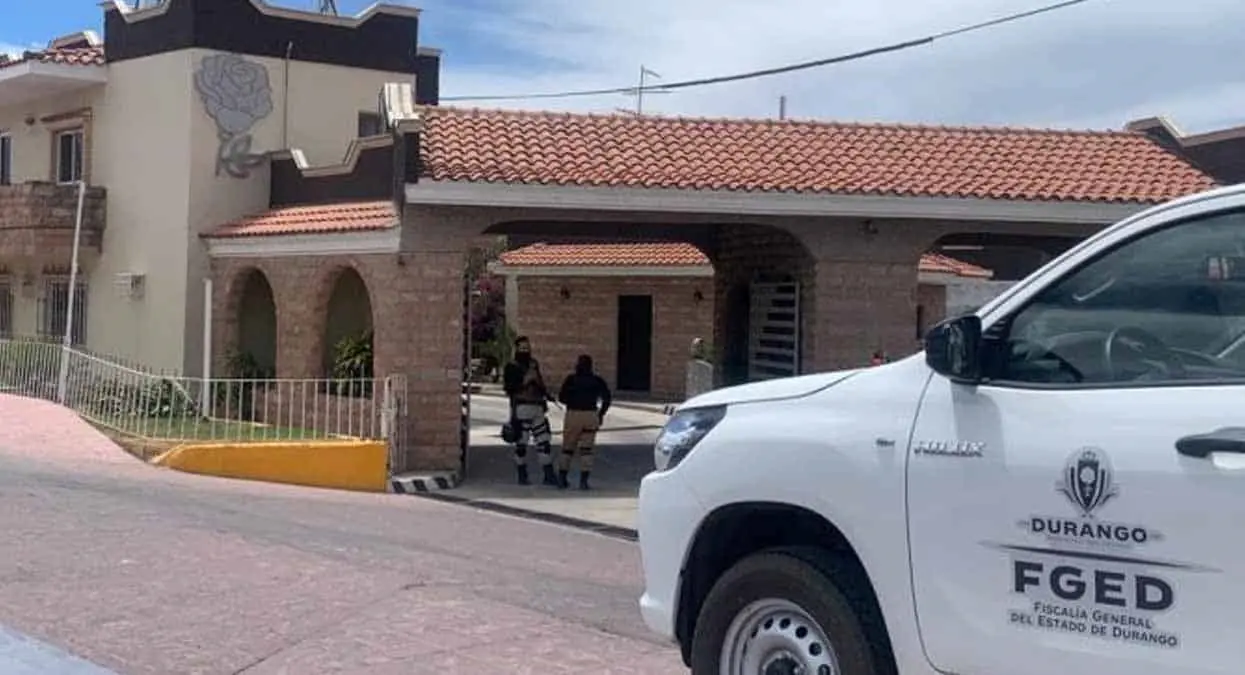 Hallan muertos a 3 jóvenes en habitación de motel en Durango