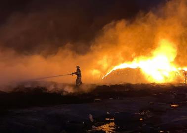 Incendio en Hermosillo. Los trabajos para apagarlo podrían durar toda la noche