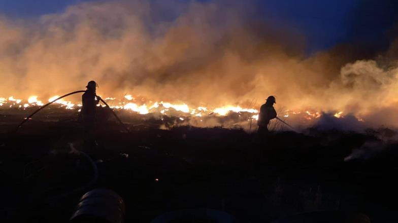 Incendio en Hermosillo. Los trabajos para apagarlo podrían durar toda la noche