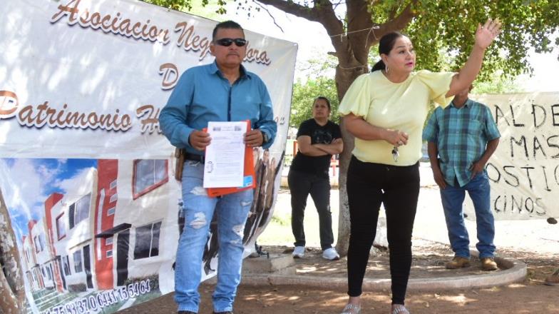 Vecinos de Urbi Villas del Real anuncian toma de calle; buscan resolver la situación jurídica de sus viviendas