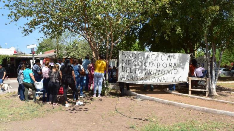 Vecinos de Urbi Villas del Real anuncian toma de calle; buscan resolver la situación jurídica de sus viviendas