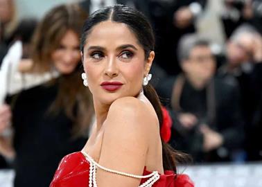 Salma Hayek, en rojo deslumbrante en la MET Gala 2023