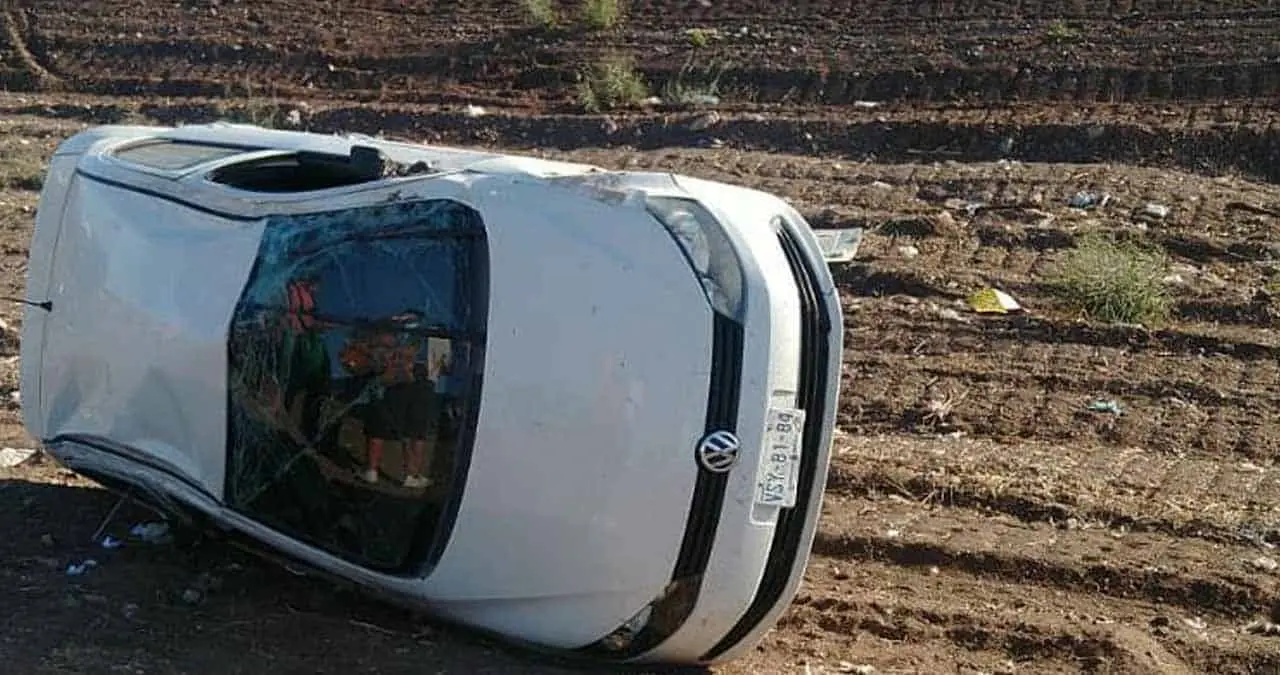 Vuelca auto en la Internacional