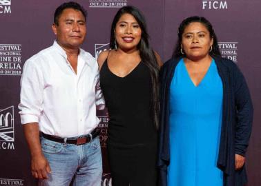 Yalitza Aparicio recibe disculpa de restaurante que discriminó a su familia; hasta les ofrecen desayuno gratis