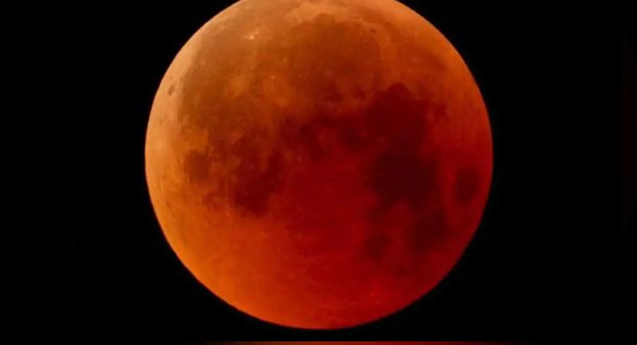VIDEO | Así se ve el primer eclipse lunar de 2023