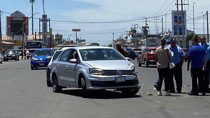 Chocan frente a plaza comercial en Ciudad Obregón Chocan frente a plaza comercial en Ciudad Obregón