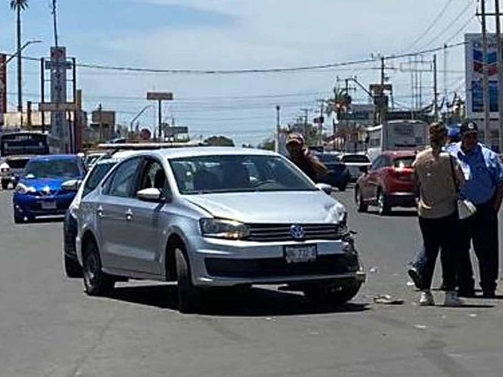 Chocan frente a plaza comercial en Ciudad Obregón Chocan frente a plaza comercial en Ciudad Obregón
