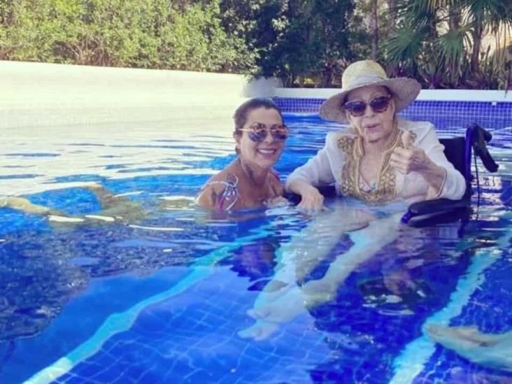Alejandra Guzmán presume foto con su mamá y la critican Alejandra Guzmán presume foto con su mamá y la critican