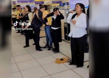 Video | Compañera le arruina sus 5 minutos de fama en Coppel