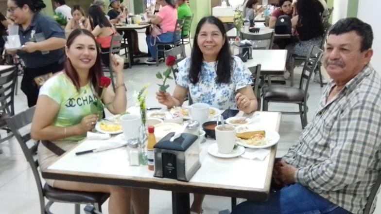 Día de las Madres. Restaurantes registran buena afluencia durante todo el día en Ciudad Obregón