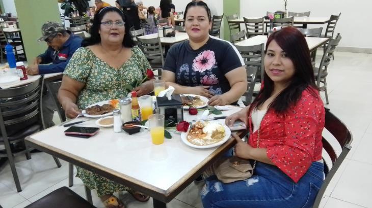 Día de las Madres. Restaurantes registran buena afluencia durante todo el día en Ciudad Obregón