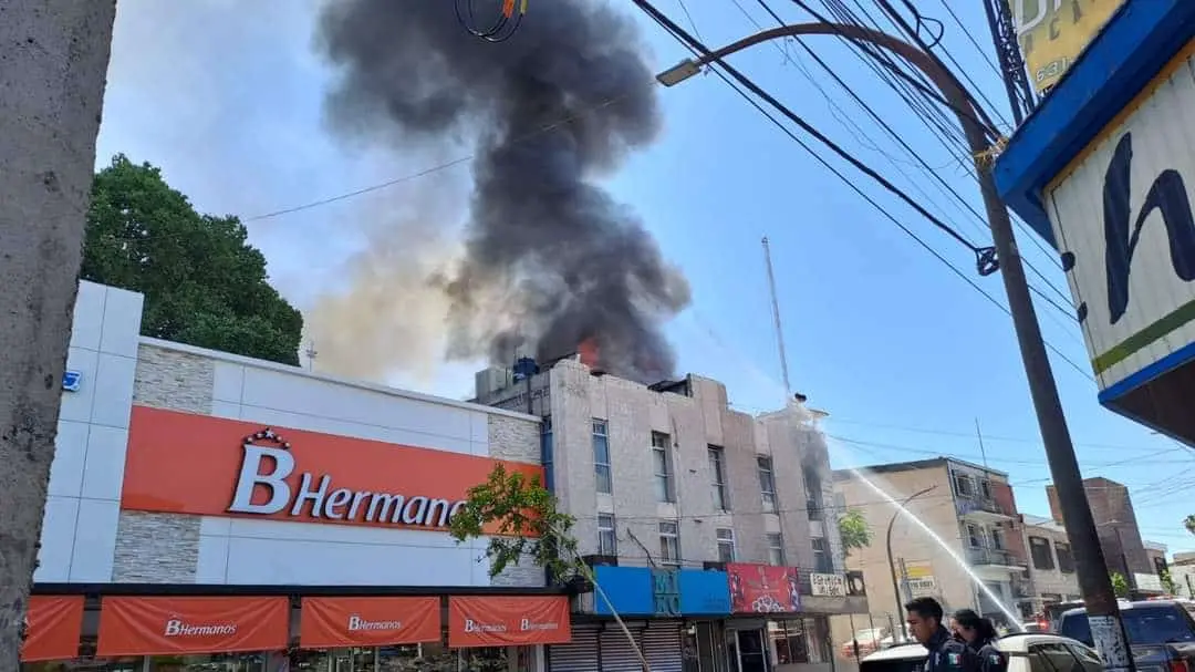 Incendio en hotel de Nogales; se reportan tres intoxicados, dos son menores