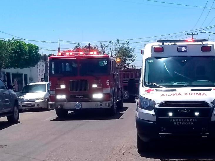 Dos bomberos lesionados y daños materiales tras incendio en Cajeme Dos bomberos lesionados y daños materiales tras incendio en Cajeme