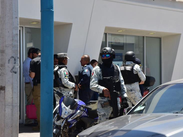 Despojan a empleado de más de cien mil pesos en banco de Cajeme Despojan a empleado de más de cien mil pesos en banco de Cajeme