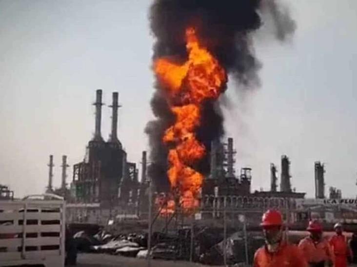 Pemex reporta incendio en refinería de Oaxaca Pemex reporta incendio en refinería de Oaxaca