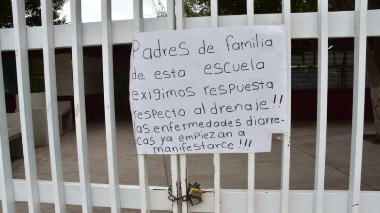 Estudiantes enferman por brote de aguas negras en escuela de Cajeme