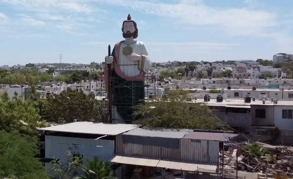 Escultura gigante de San Judas Tadeo impacta a habitantes