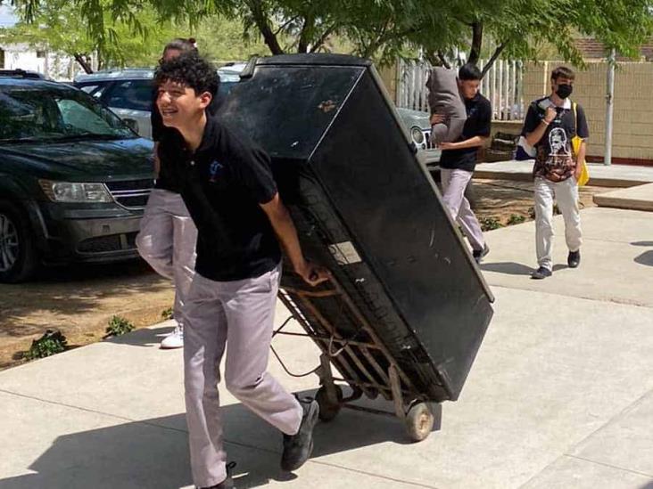 Cambian sus mochilas por refrigeradores y canastas de ropa Cambian sus mochilas por refrigeradores y canastas de ropa
