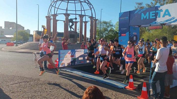 Cándido Ayala y Carolina Ayala Rodríguez ganadores absolutos de la Canaco 5K
