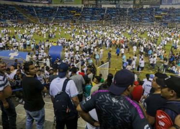 Tragedia en el futbol: estampida humana deja 12 muertos Tragedia en el futbol: estampida humana deja 12 muertos