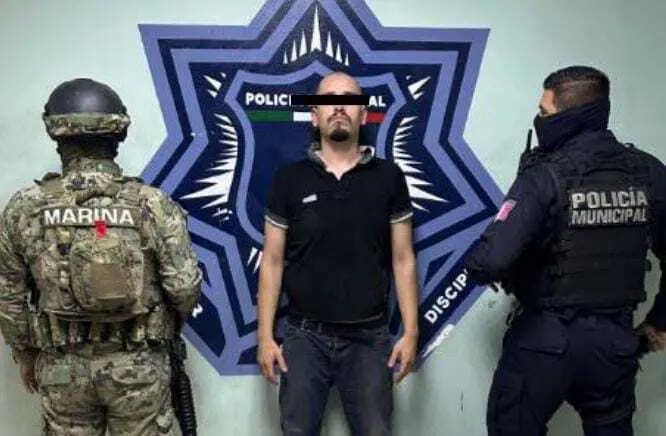 Detienen a hombre armado en Cajeme; traía consigo 203 copias del rostro de una persona