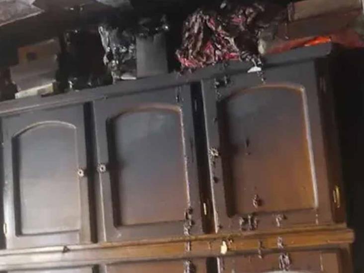 Abuelita deja veladora encendida y provoca incendio Abuelita deja veladora encendida y provoca incendio