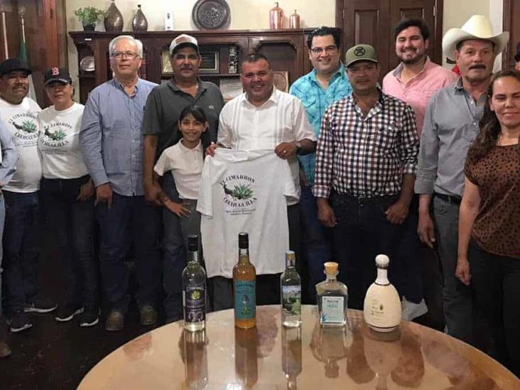 Impulsan bacanora y mezcal de Álamos Impulsan bacanora y mezcal de Álamos