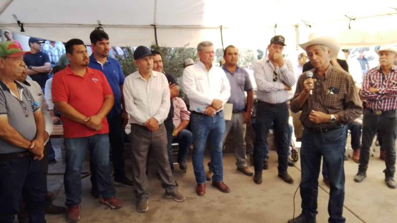 VIDEO | Respaldan transportistas y aerofumigadores del sur de Sonora a productores en plantón frente a Sader