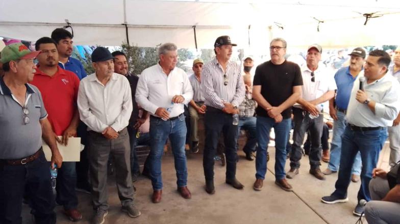 VIDEO | Respaldan transportistas y aerofumigadores del sur de Sonora a productores en plantón frente a Sader