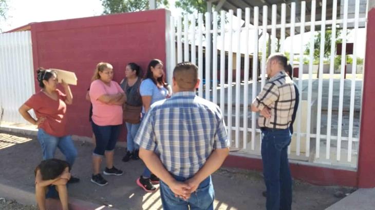 Padres de familia toman la primaria Esteban Teros Careaga en Cajeme; piden destitución de directora