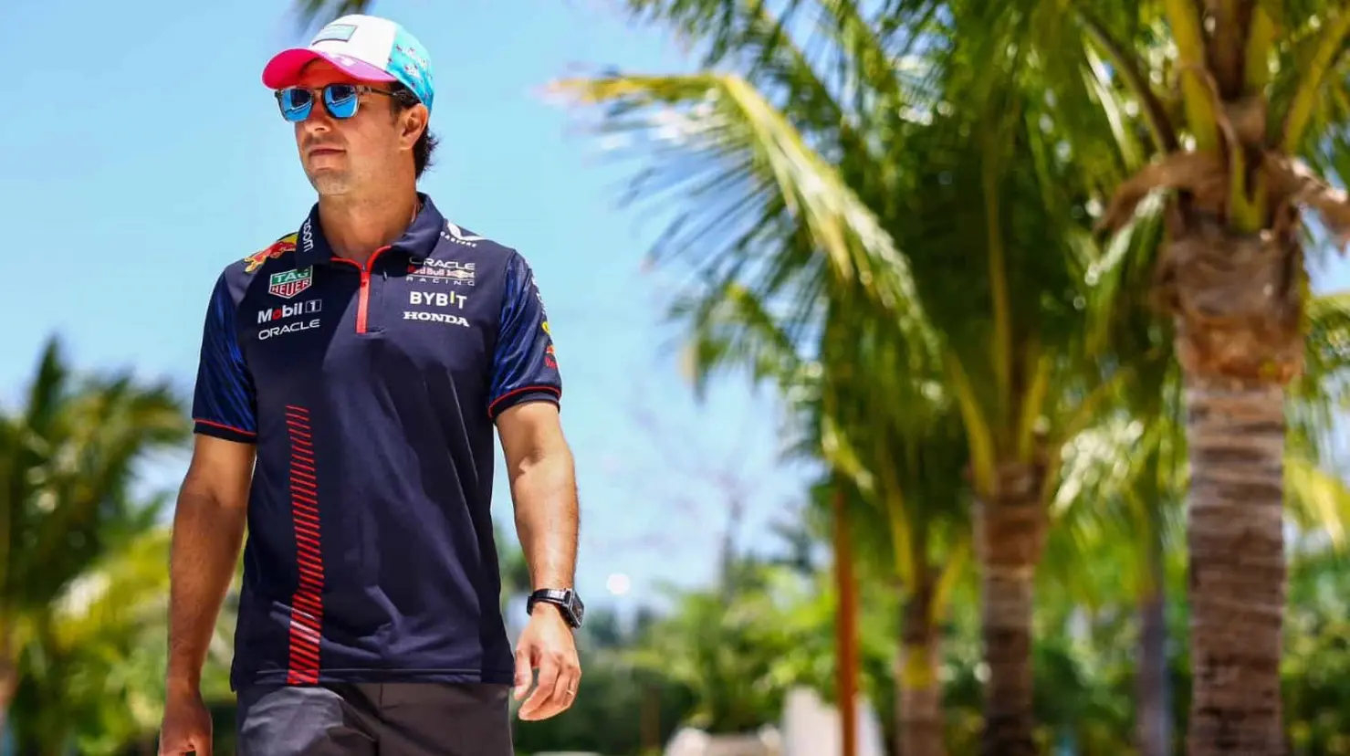 Checo Pérez termina en el top cinco en prácticas libres en Barcelona