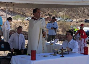 Rezan para que llueva este verano; realizan misa en el Mirador de la presa Oviáchic en Cajeme