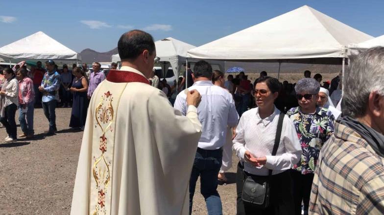 Rezan para que llueva este verano; realizan misa en el Mirador de la presa Oviáchic en Cajeme