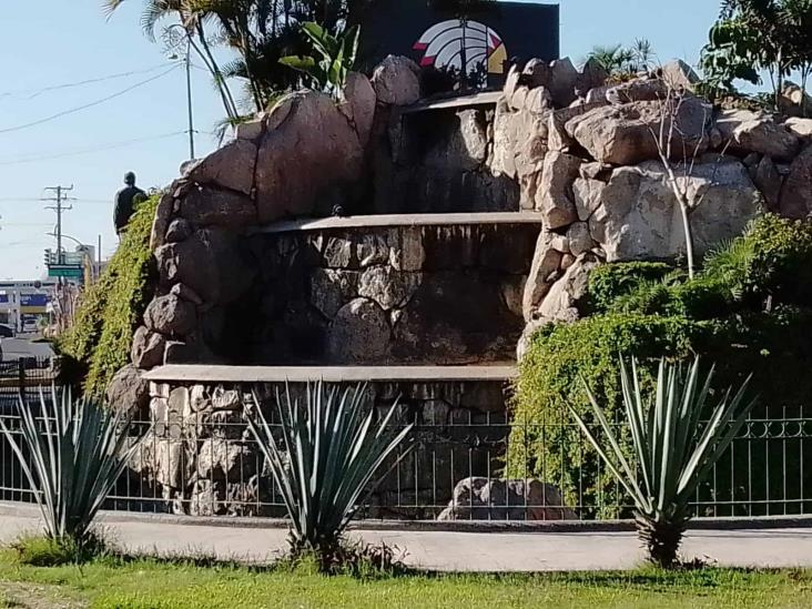 VIDEO | aparecen pichones muertos dentro de la fuente de la entrada sur de Ciudad Obregón VIDEO | aparecen pichones muertos dentro de la fuente de la entrada sur de Ciudad Obregón