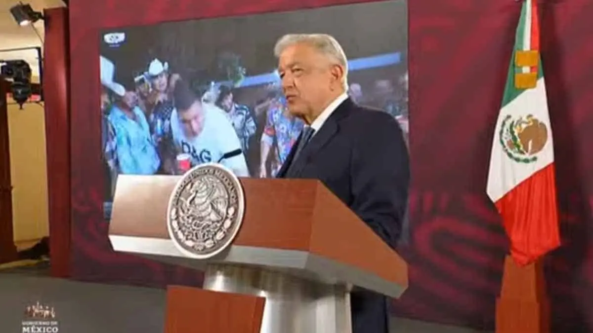 VIDEO | AMLO pone "Ya supérame" de Grupo Firme en la mañanera con dedicatoria especial