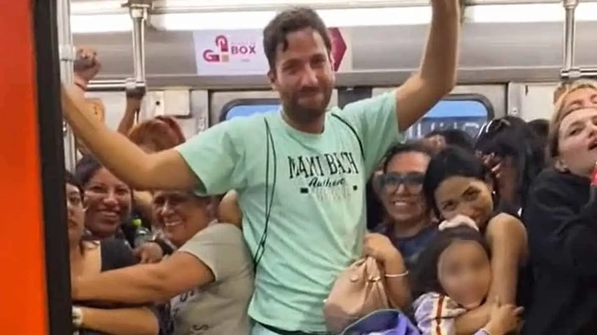 VIDEO | Mujeres acosan a extranjero en el vagón exclusivo del Metro